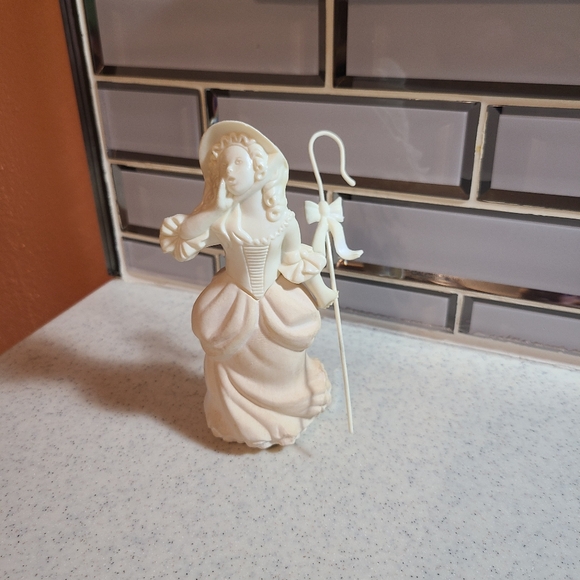 Vintage Porcelain Shepherdess Figurine little bo peep avon bottle - Picture 9 of 10